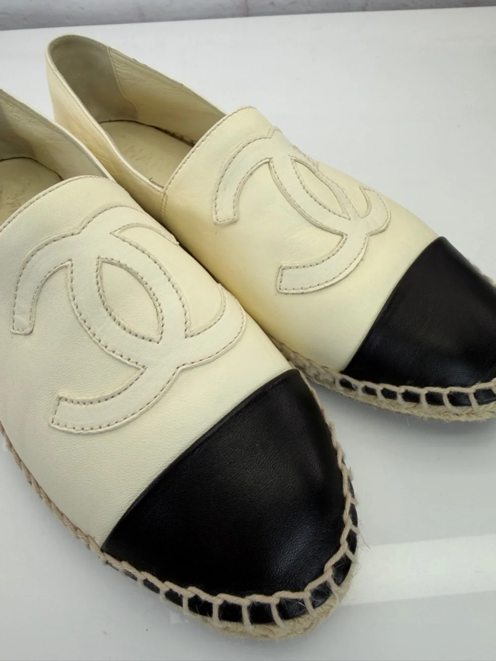 Chanel White/Black Lambskin Leather CC Espadrille Flats 41